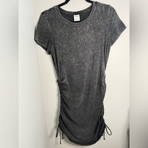 Runched side dress from pink color is Pure black wash, with a crew neckline.